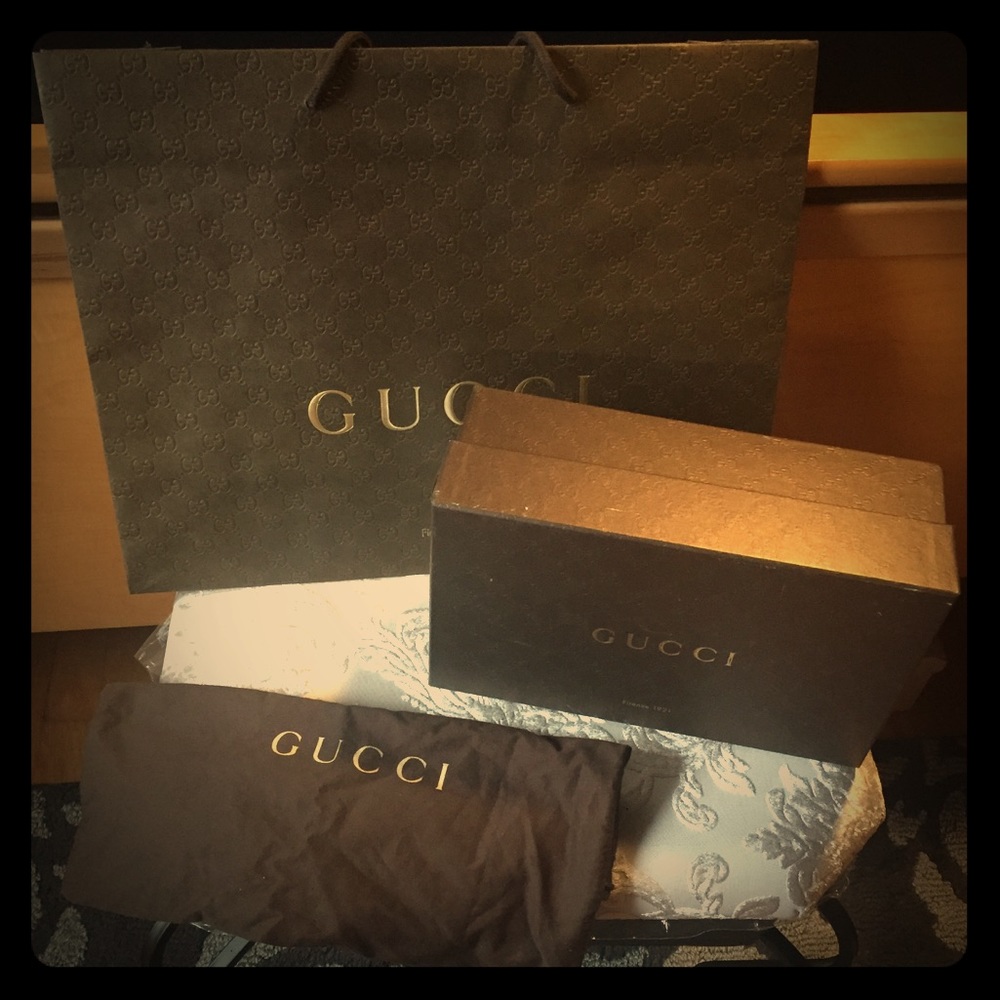 Gucci shoe box, dust bag, and shopping bag! 🤗
